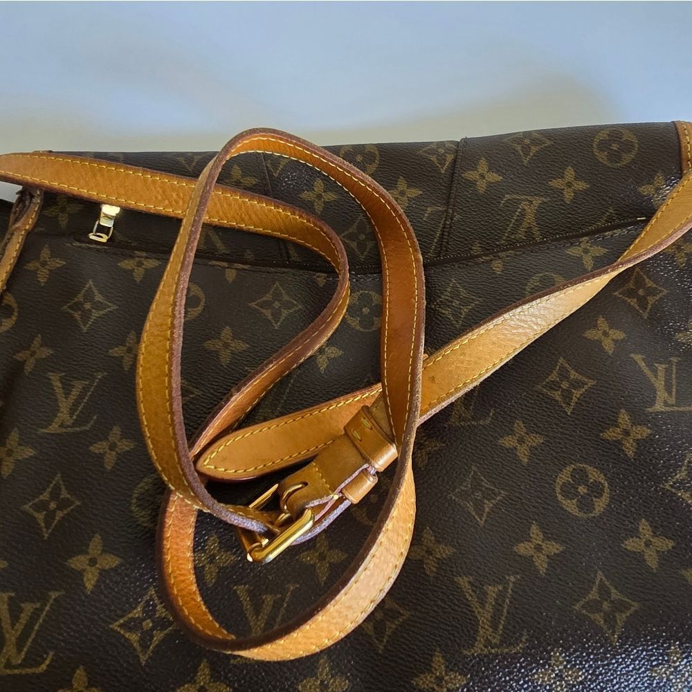 Louis Vuitton Menilmontant MM - Picture 8 of 16